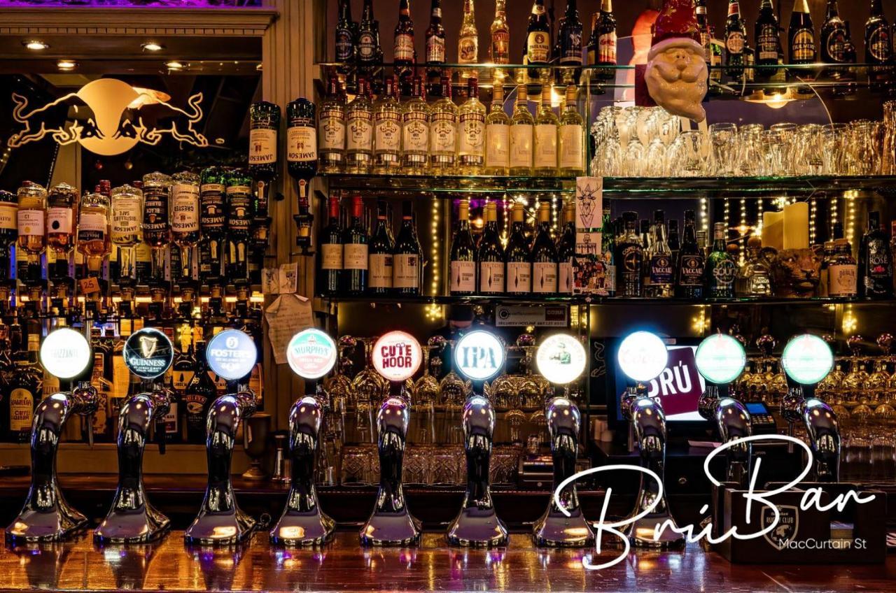 Bru Bar & Hostel كورك المظهر الخارجي الصورة